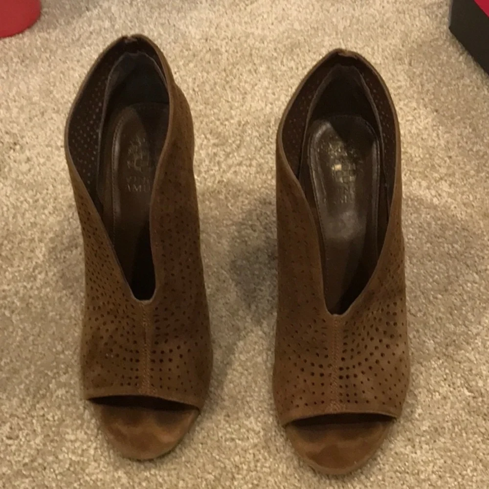 Vince Camuto heels - Picture 2 of 5